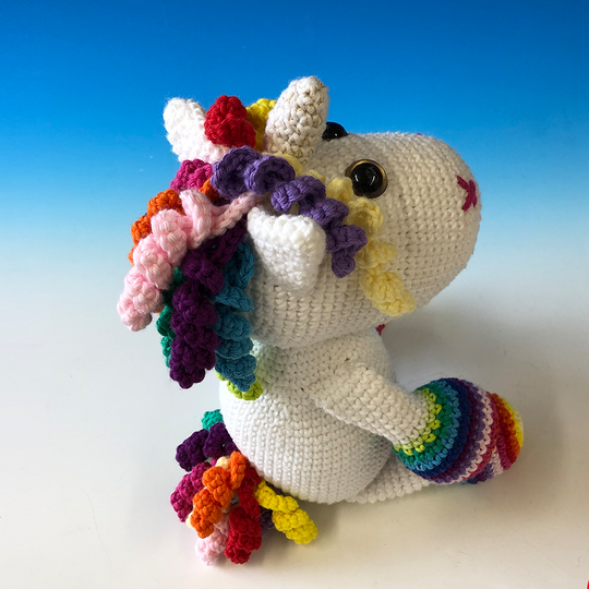 Crochet pattern for a unicorn amigurumi with rainbow mane