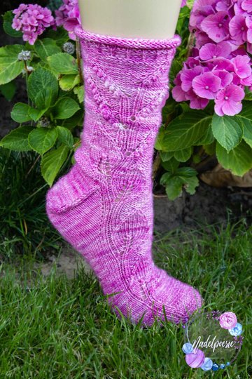 Majalis sock knitting pattern