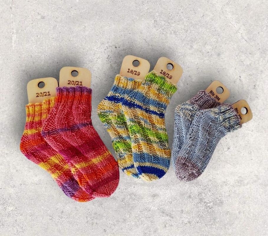 Strickanleitung Baby-Spiralsocken ohne Ferse mit Bandspitze, 3 Größen  #035 - Bild 4