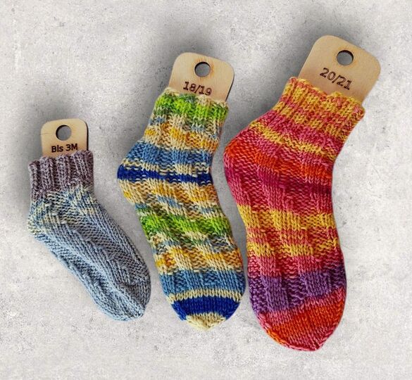 Strickanleitung Baby-Spiralsocken ohne Ferse mit Bandspitze, 3 Größen  #035