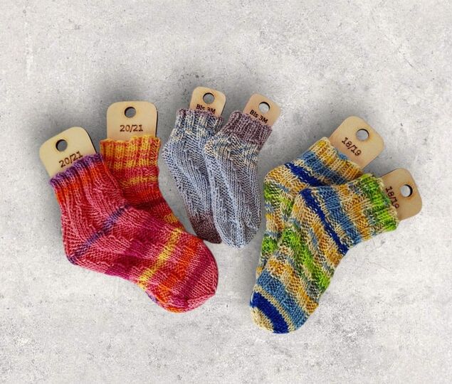 Strickanleitung Baby-Spiralsocken ohne Ferse mit Bandspitze, 3 Größen  #035