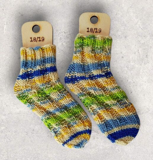 Strickanleitung Baby-Spiralsocken ohne Ferse mit Bandspitze, 3 Größen  #035