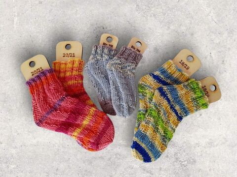 Strickanleitung Baby-Spiralsocken ohne Ferse mit Bandspitze, 3 Größen  #035