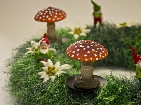 Adventskranz, traditionelles Dekor