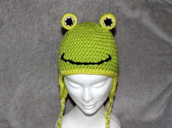 frogs cap in three different sizes (18, 20 and more than 22 inches) crochet pattern