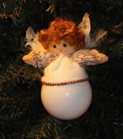 Strickanleitung für einen Christbaumkugel-Engel (Kugel für Weihnachtsbaum)