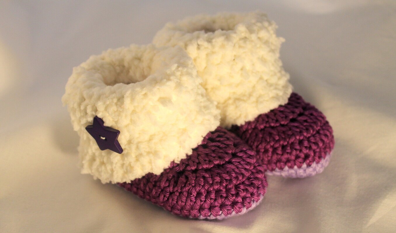 Teddy boots in 3 different sizes ( 4/ 4,3/ 4,7 inches) crochet pattern