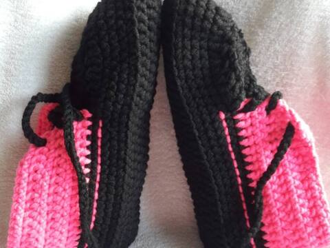 Hausschuhe , Turnschuhe, Puschen , Grösse 44/45 (Dicke Wolle)