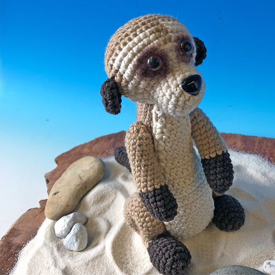 Crochet pattern for a sitting meerkat amigurumi