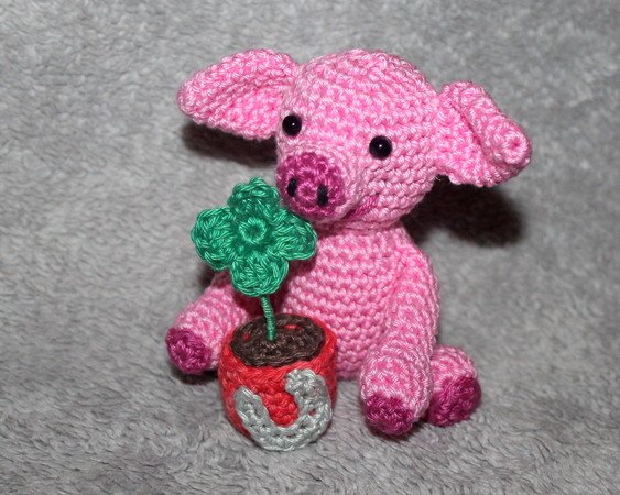 Lucky charm pig with shamrock and horseshoe crochet pattern