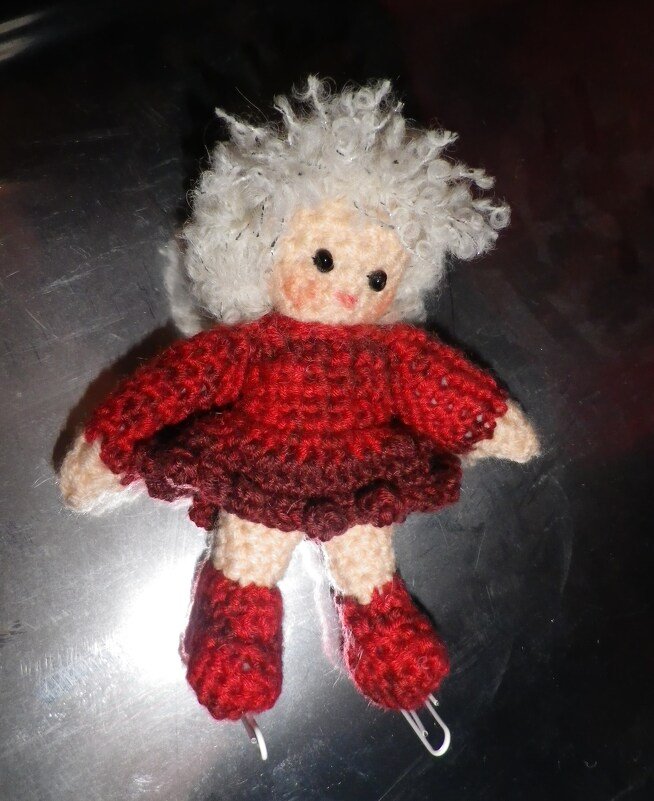 Häkelanleitung für einen Schlüsselanhänger/Taschenbaumler - Eisläuferin - Bild 6