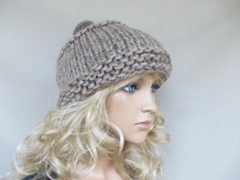 Strickanleitung für schlichte Bommel-Beanie, slouch