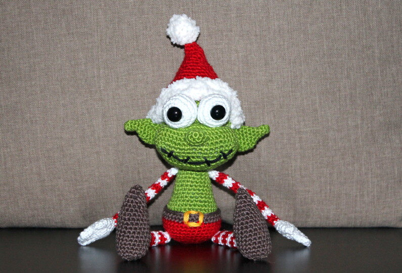 Weihnachtself Häkelanleitung – Amigurumi Elf, Deutsch & Englisch