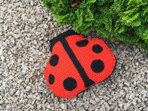 Kostenlose Häkelanleitung Marienkäfer 24x25 cm