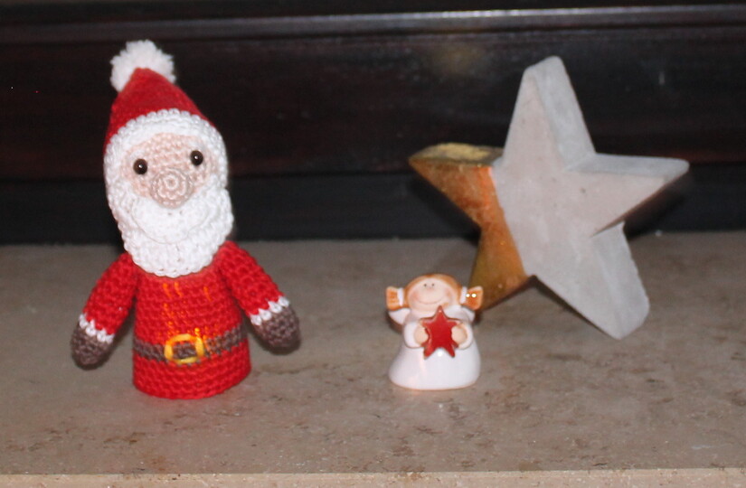 Crochet a Glowing Santa Claus – for an LED Tea Light (EN & DE)