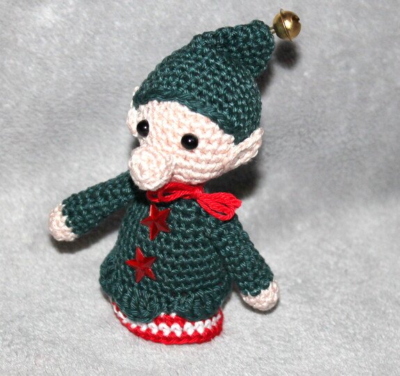 Crochet a Little Christmas Helper – approx. 15 cm (EN & DE)