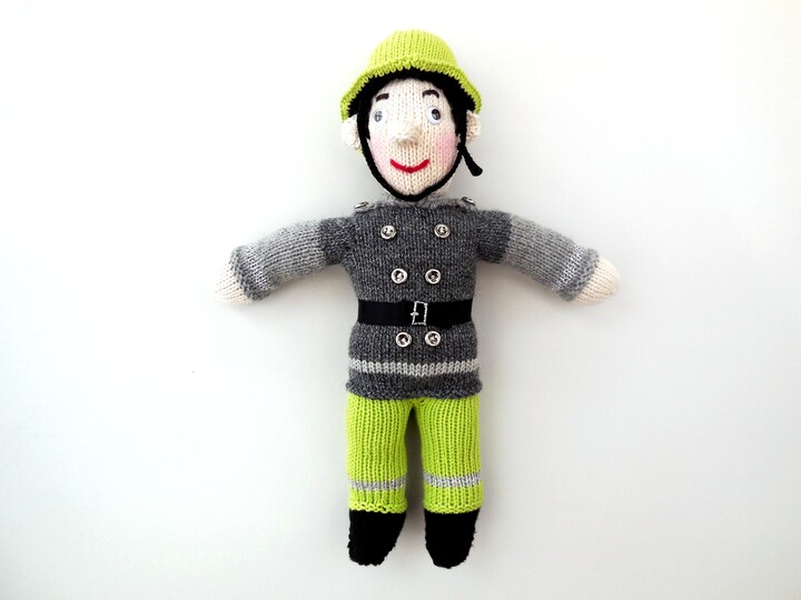Strickanleitung Feuerwehrmann ca. 40 cm groß