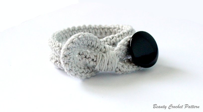Crochet Bracelet With Button 