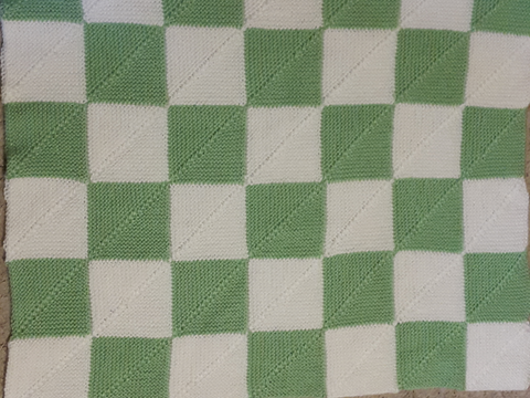 gestrickte Babydecke grün-weiß