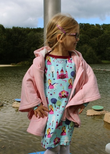 RHEAs dress / shirt pattern, American neckline, sizes 110-152 / 5-12 yrs.