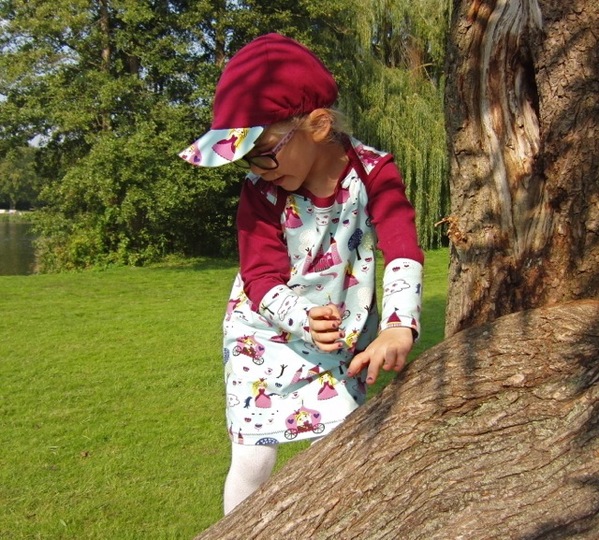 RHEAs dress / shirt pattern, American neckline, sizes 110-152 / 5-12 yrs.