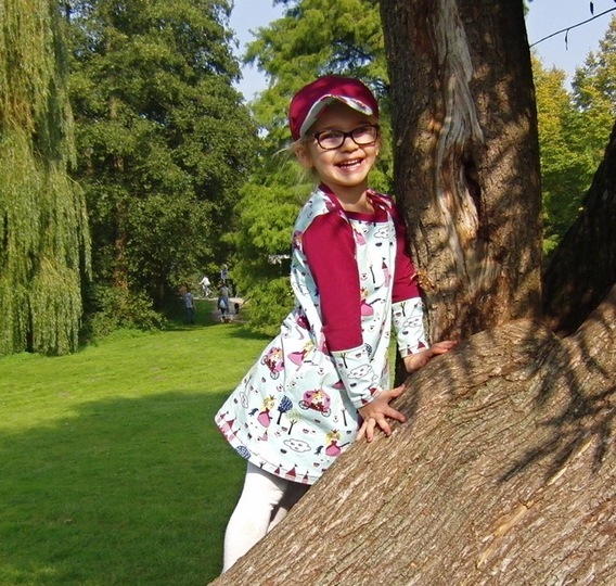 RHEAs dress / shirt pattern, American neckline, sizes 110-152 / 5-12 yrs.