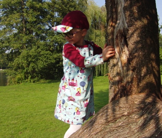 RHEAs dress / shirt pattern, American neckline, sizes 110-152 / 5-12 yrs.