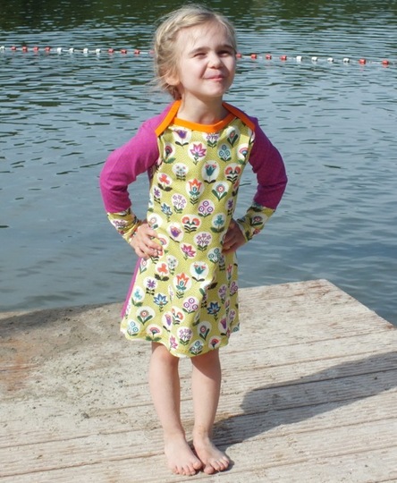 RHEAs dress / shirt pattern, American neckline, sizes 110-152 / 5-12 yrs.