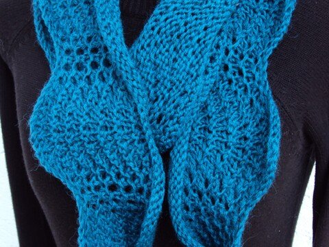 Infinity Cowl mit Pfauenmuster