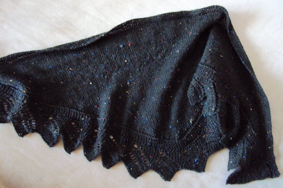 Tuch mit Spitzenkante