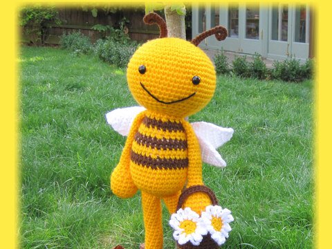 Huggy Happy Bee with Flower Basket