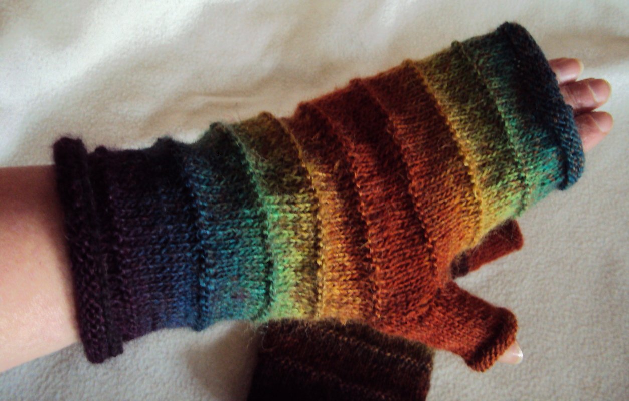 Regenbogenstulpen, Strickanleitung für Handstulpen aus Sockenwolle