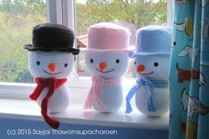 Large Snowman, Free Amigurumi Crochet Pattern