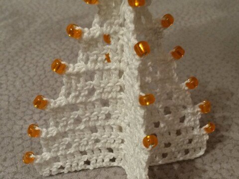 Weihnachtsbäumchen gehäkelt mit Perlen
