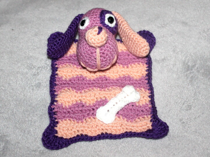 Crochet a Dog Lovey – with a Bone and a Scalloped Edge (EN & DE)
