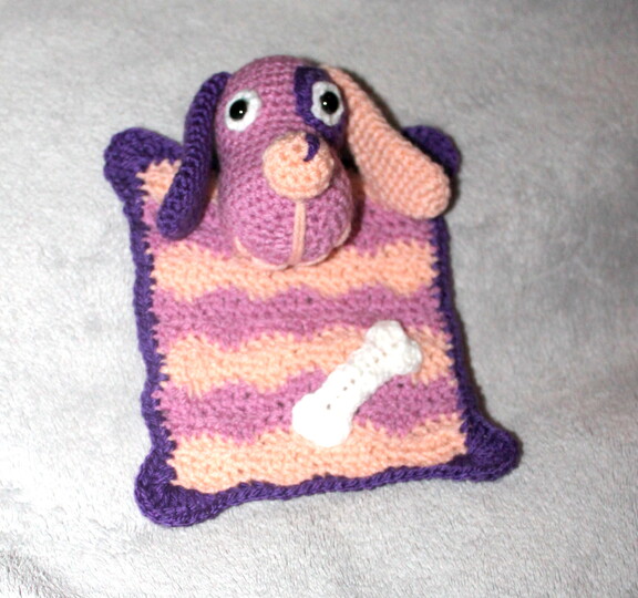 Crochet a Dog Lovey – with a Bone and a Scalloped Edge (EN & DE)
