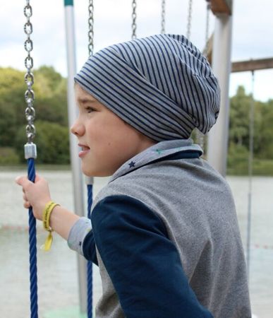 DANIELs & DANIELAs unisex beanie pattern – simple or reversible, with or without a knitted cuff, sizes 45-57 (3 mo.-14 yrs.)