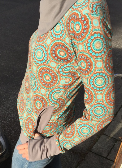 KARINs shawl collar or turtleneck shirt pattern, sizes 158 – women´s size 46 / Kids M – women´s L / XL.