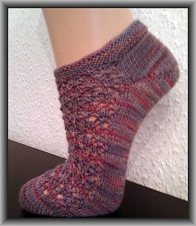 Anleitung Sockenstrickmuster "Little Jacky´s" Sneakers in 2 Varianten - Bild 3