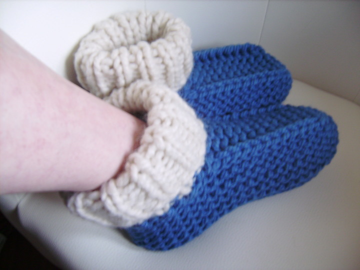 Hausschuhe, Hüttenschuhe in den Größen 36/37-38/39-40/41-42/43-44/46