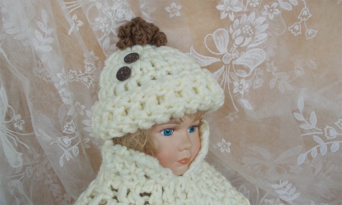 Gehäkelte Puppengarnitur, Beanie-Mütze und Poncho, Häkel-Set aus Wollresten - Bild 10