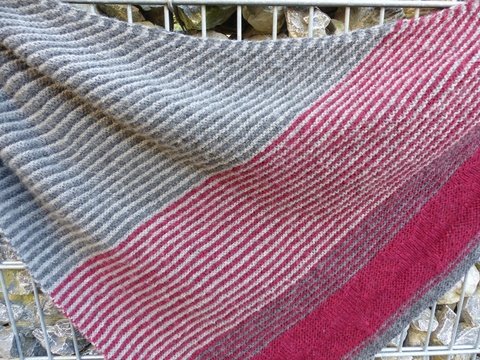 Dreieckstuch mit Sternen, 210 cm x 87 cm