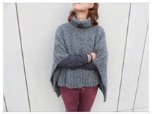 Poncho mit Rollkragen