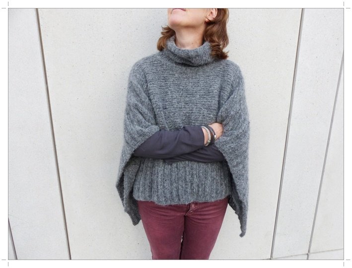 Poncho mit Rollkragen