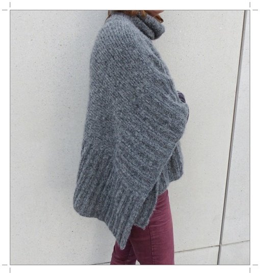 Poncho mit Rollkragen