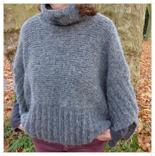 Poncho mit Rollkragen