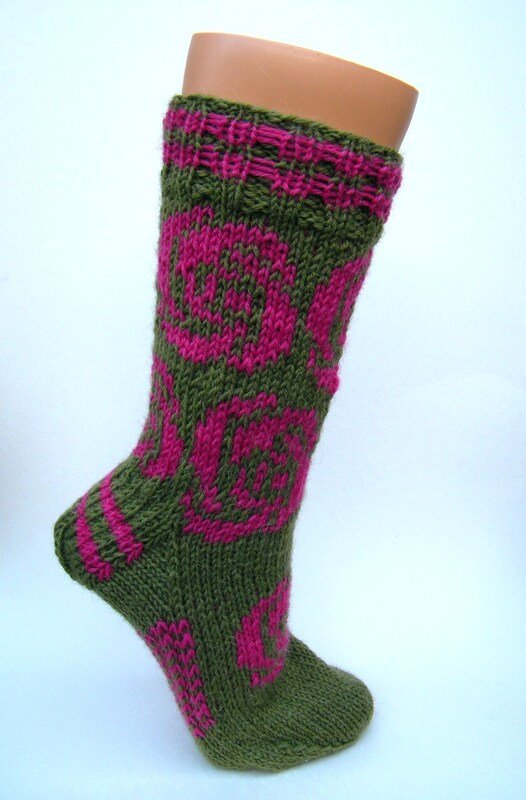 Strickanleitung Socken mit Rosenmotiven, Gr. 38