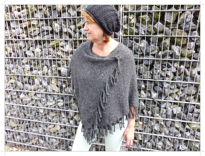 Poncho mit Fransen, Strickanleitung Einheitsgröße