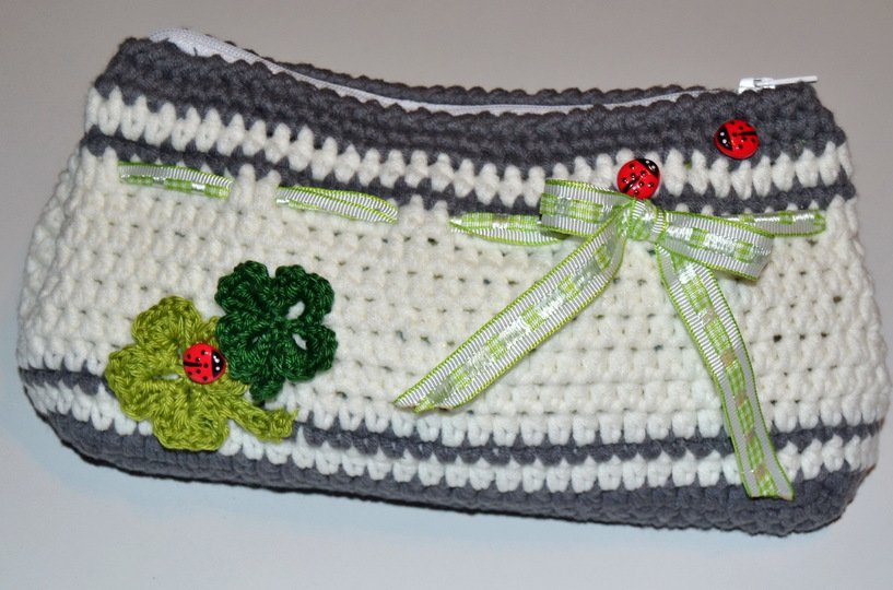 - HAPPINESS - "Viel Glück Tasche" mit Kleeblättern Applikation, Kosmetiktasche, Portmonee häkeln