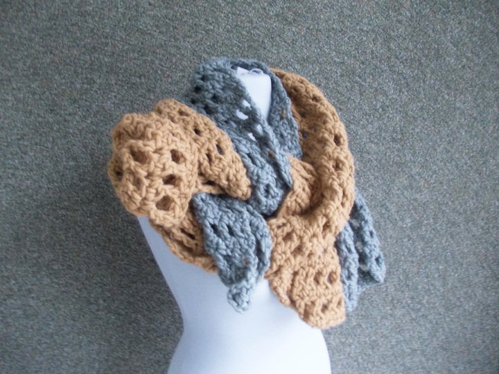 Häkelanleitung Schal, Hoodie, Steckschal, Häkelblüte, unisex, Schultertuch